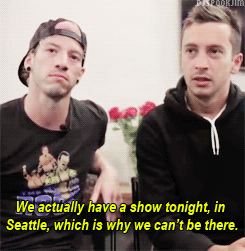 djspookjim:twenty one pilots win Artist Of The Year at the APMAs. (x)