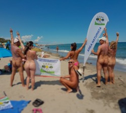 nudismreal: brasilnaturista:  Acessa agora e confere a NOVA REDE SOCIAL DO BRASIL NATURISTA - http://brasilnaturista.com.br/redesocial  Follow 