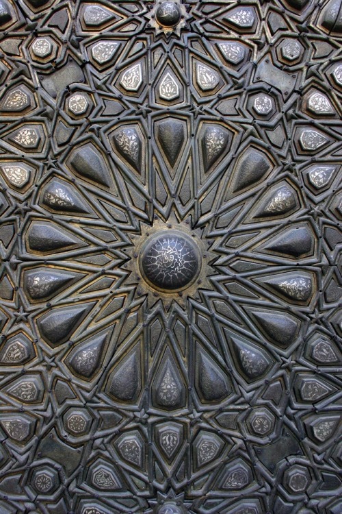 utkhowaga:Iron Door, Qalawun complex, Khan al-Khalili, Cairo.Christopher Rose, 2005.