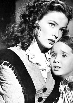oldhollywood-glamour: Gene Tierney and Connie Marshall in Dragonwyck. (1946)  painted-face.com  
