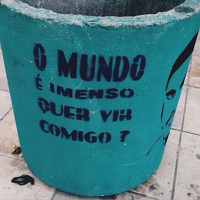 Também sou fã da lua sobre o mar.