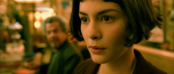 escupir:  “La vida no es mas que un interminable ensayo, de una obra que jamas se va a estrenar”–Amelie