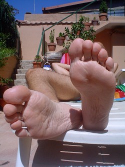 dirtymalefeet:  #malefeet #malesoles #guysfeet