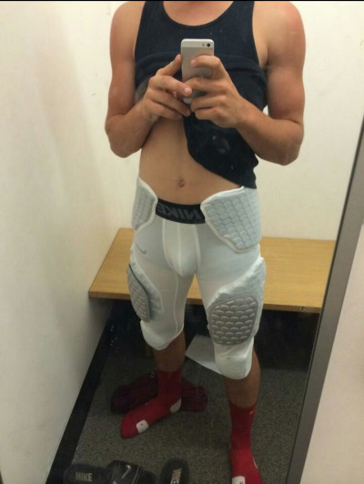 guysinshortsandsocks:  You know they are hot!