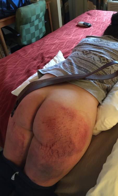 gorgeous-connie-spanking:Spanking how to and spanking good
