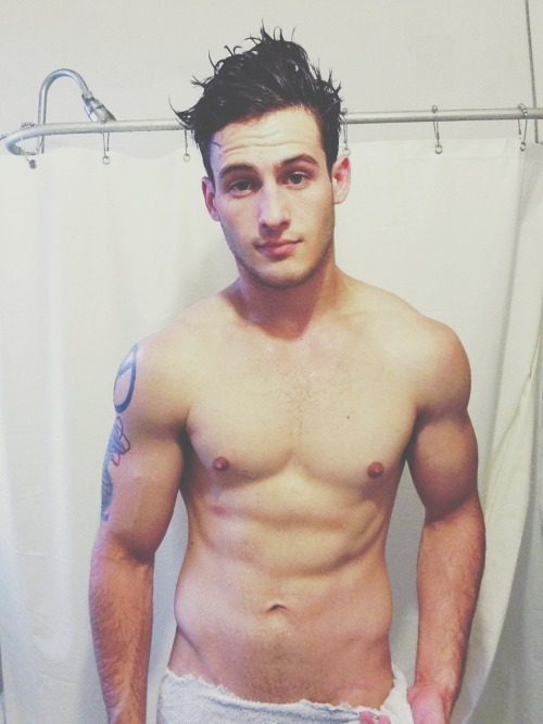 notanothergayblogbyaidenj:  FOLLOW THIS FACEBOOK PAGE FOR MORE HOT GUYS!https://www.facebook.com/TheGreekPhysique