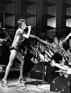 soundsof71:  Ziggy Stardust: like a leper