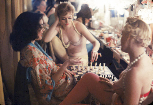 newyorkthegoldenage:Showgirls playing chess backstage at the Latin Quarter, 1958.Photo: Gordon Parks