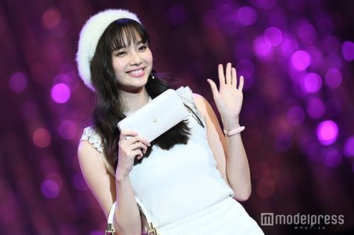 yuu-tachi:  「Samantha Thavasa 25周年キック・オフプレ発表会」 - 新川優愛