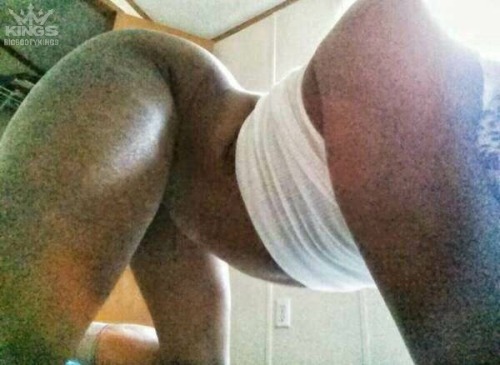 bbootyk:  BIG BOOTY FAVORITE(S) #3205TO SUBMIT ASS PICTURES ONLY KIK: BigBootyKings-for more ass FOLLOW www.bigbootykings.tumblr.com-
