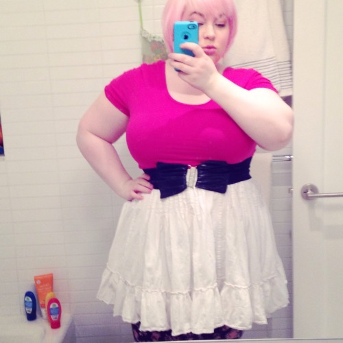 isthatwhatyoumint: gonna head back into MoCCA after lunch, I’ll be wearing lots of pink to mat