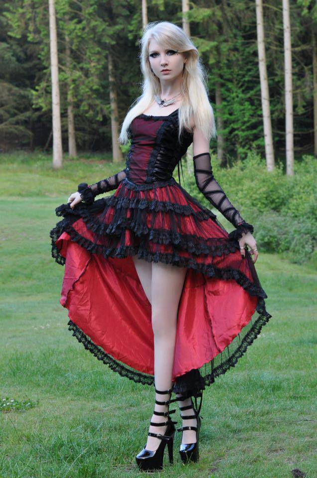 hotmetalbabes:  Visit http://hotmetalbabes.tumblr.com for more hot metal babes