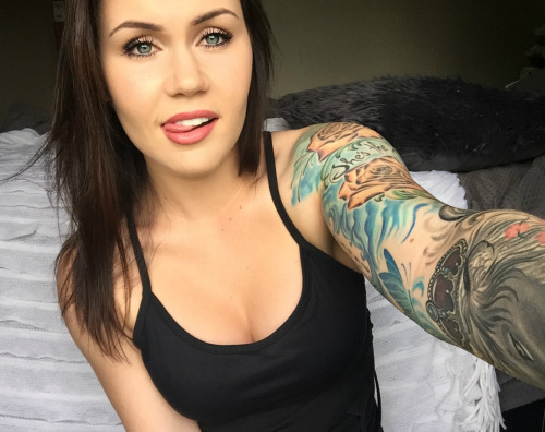 rose-j:  fitelement:  rose-j:  today I took too many photos but oh well  SO BEAUTIFUL, In love with your sleeve!  thank youuuuuu