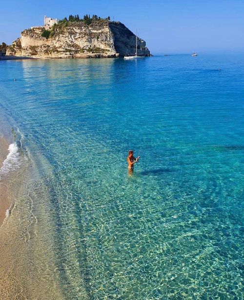 #Italia #Tropea ⠀ #Buongiorno ragazzi, Tropea è una delle mete turistiche più frequent