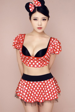 I do live in the Land of Mickey&hellip;it&rsquo;s only fitting that I have this pretty outfit for playtime ;)