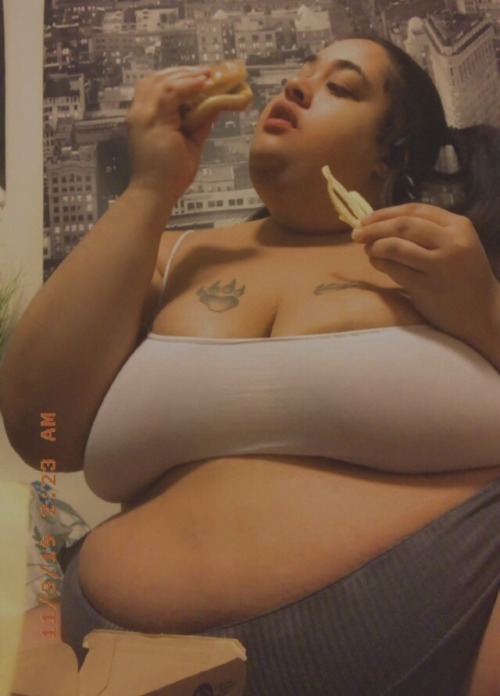 voxpopularian:fatpiglee-deactivated20191228:Late Night Binge Stuffing Throwback 😏🐽🐷It&rsquo;s