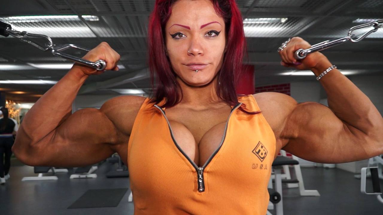 zimbo4444:  ..Natalya Kovalyova..sexy gym posing.. 💪🏼😺👍🏼 