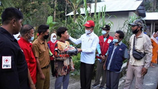 PMI Pasbar Serahkan Bantuan Untuk Korban Banjir dan Longsor di Talamau PMI Pasbar Serahkan Bantuan Untuk Korban Banjir dan Longsor di Talamau