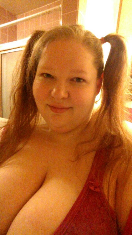 XXX rock-a-belly: kinkylittlefatgirl:  Boredom photo