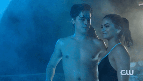 steroline-sk: The way Jughead looks at Veronica  i ship them so hard