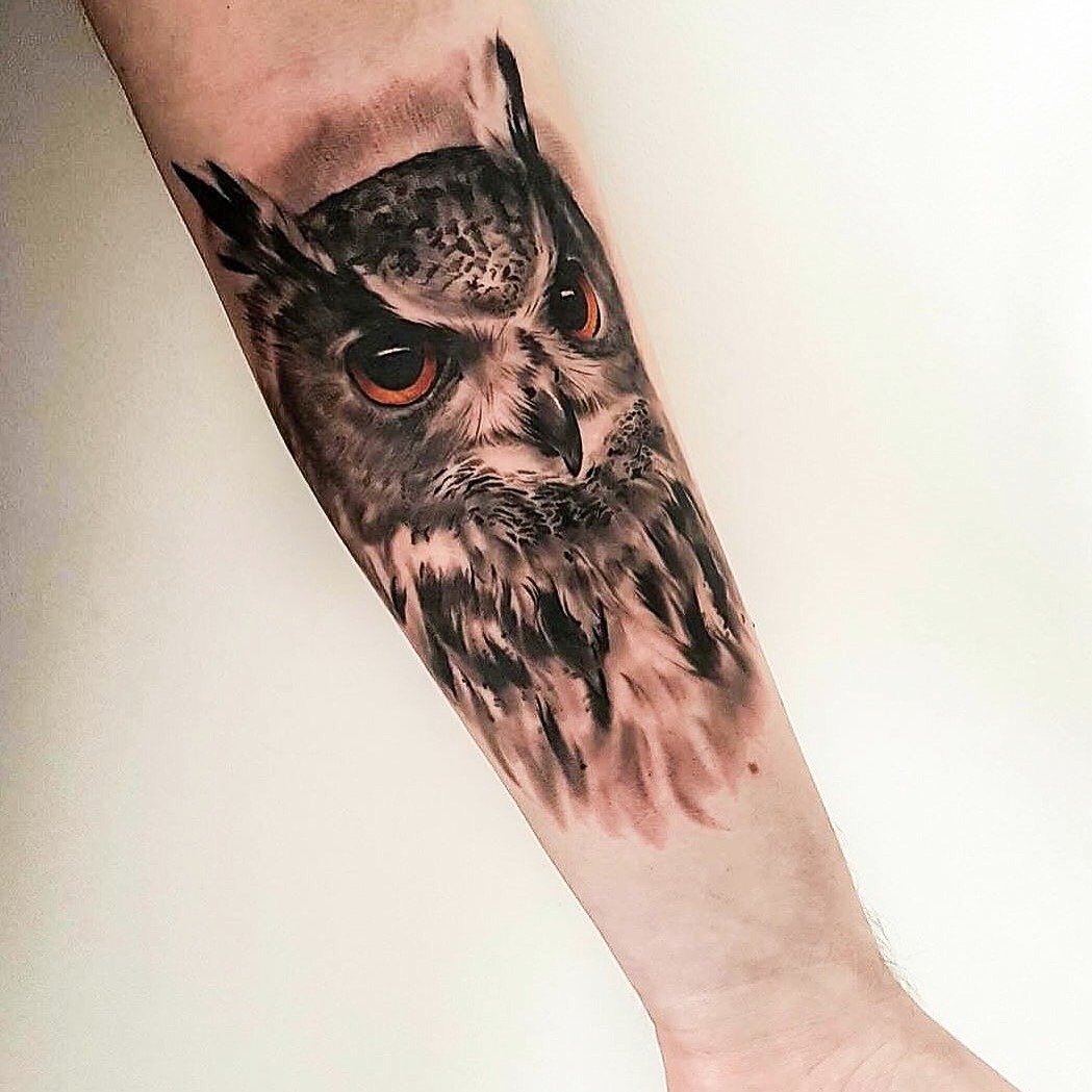 fuckyeahtattoos:My new beautiful owl.Done by Goraj, powered by Kwadron