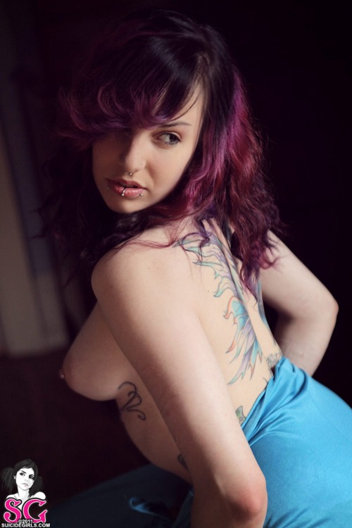 sglovexxx:  Nymph Suicide