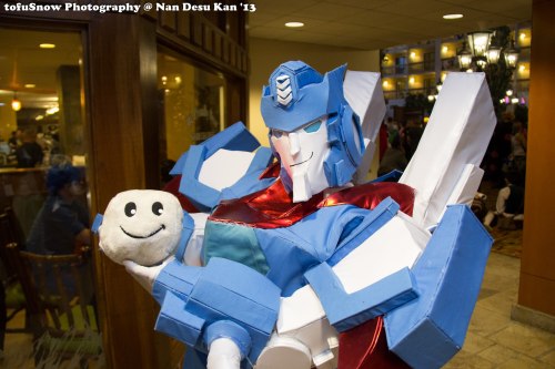 ninjatomomi:  I found some pictures of my Senator cosplay by the lovely Tofusnow from NDK. Here’s their Facebook page: https://www.facebook.com/tofuSnow I have never done a fabric over foam rig before this and I’m not sure if I want to do it this