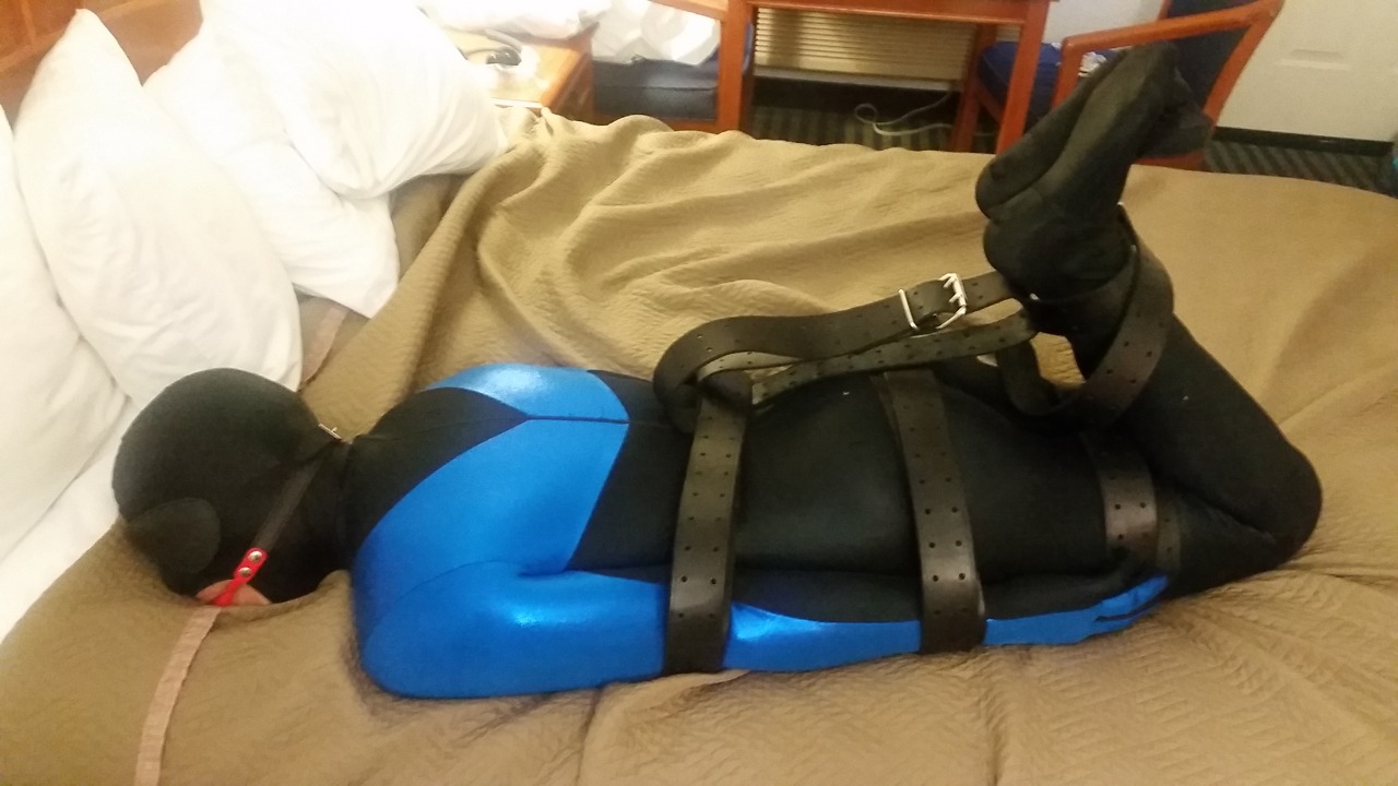 The Sidekink & Tiefeetguy 2: Nightwing Strapped In