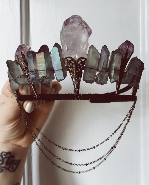 brytning: sosuperawesome: Crystal Crowns Owisteria on Etsy See our #Etsy or #Crowns tags I need to d