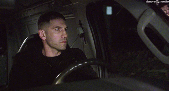 prettynerdieworks:  look how angry he is that he doesn’t have a sandwich