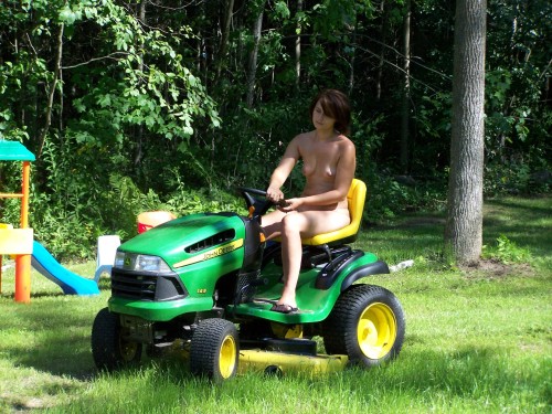 bigdaddyandkitten:  Kitten on the mower 
