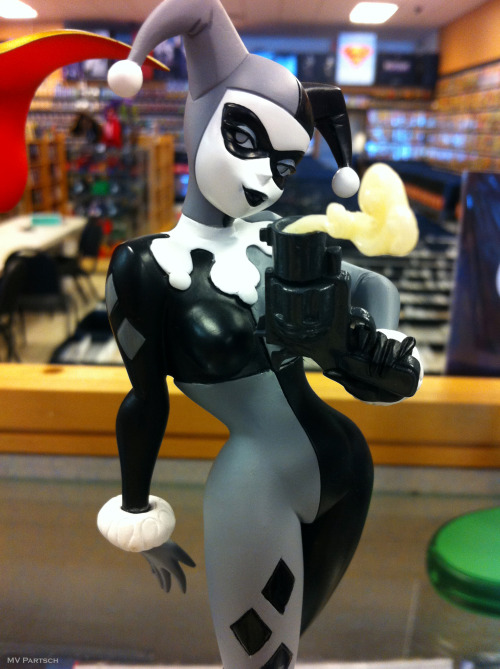 Harley: Black & White.
Design by Bruce Timm: Sculpt by Jon Matthews.
Coliseum of Comics: Millenia: 2014.