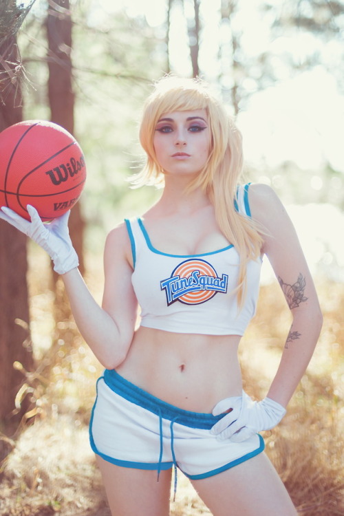 loverofcosplayers:Kayla Erin as Lola Bunny