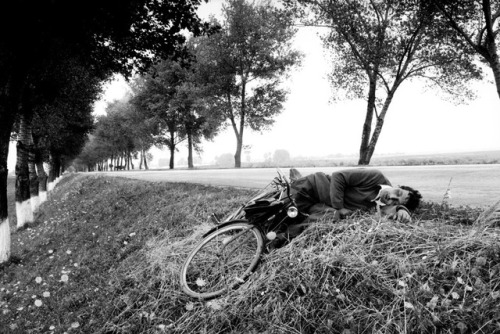 last-picture-show:Anthony Suau, Sleeping Biker, Moldavia, 1990