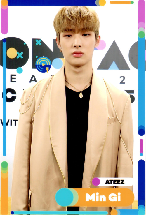 KCON:TACT S2 AR photo (scan with “Moing” app) 