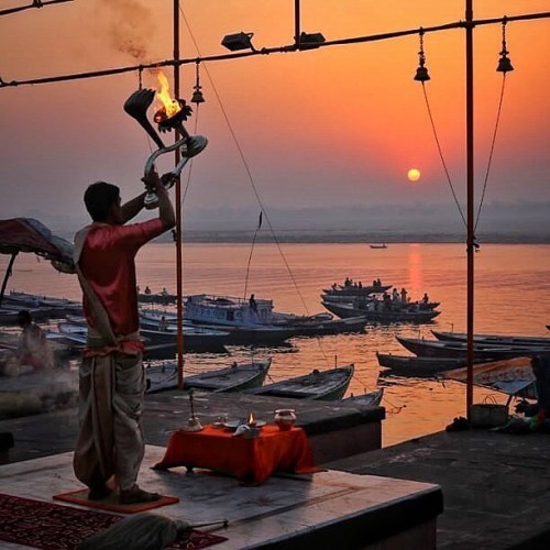 #varanasi #sunrise #people #life #kashi #banaras #benares (at Varanasi, India)