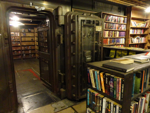 lilnympho: coolthingoftheday: The Last Bookstore in Los Angeles, California. Great place to take 