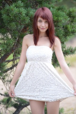Femalebodyperfection:  Want To See More ?  Head Straight Over To Curvyerotic ! Http://Www.curvyerotic.com/Galleries/Goddess_Nudes/Ylika_Casual_Dress/