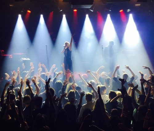 Melkweg | Amsterdam, Netherlands | 4.3.17 Photo 1: hillerkiller [IG]Photo 2: deniseakennedy [IG