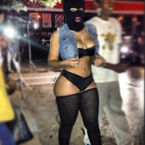 gurillaboythamane:  godsgifttomankind:  Charmszie  SEXY BAD BITCH
