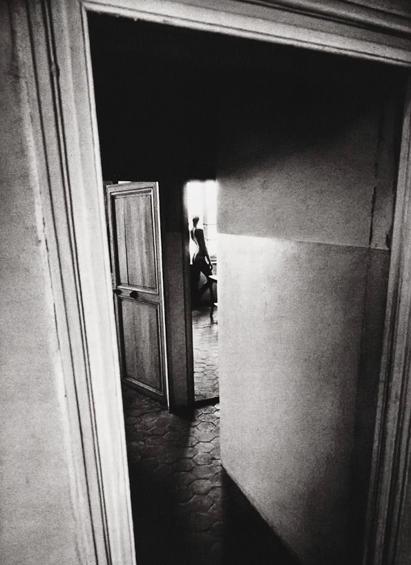 miss-catastrofes-naturales:  Jeanloup SieffFemale Nude In Mirror (1972)