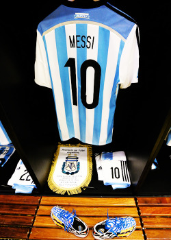 xavihernandes:   A match shirt worn by Lionel