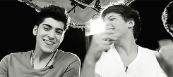 zaynmailks:  @Louis_Tomlinson love ya bro. ! 