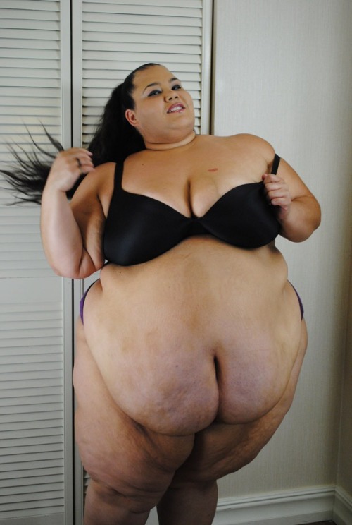 garyplv:  i-ben-awesome:  Lushes Thunder (Continued). My kind of woman  √ 