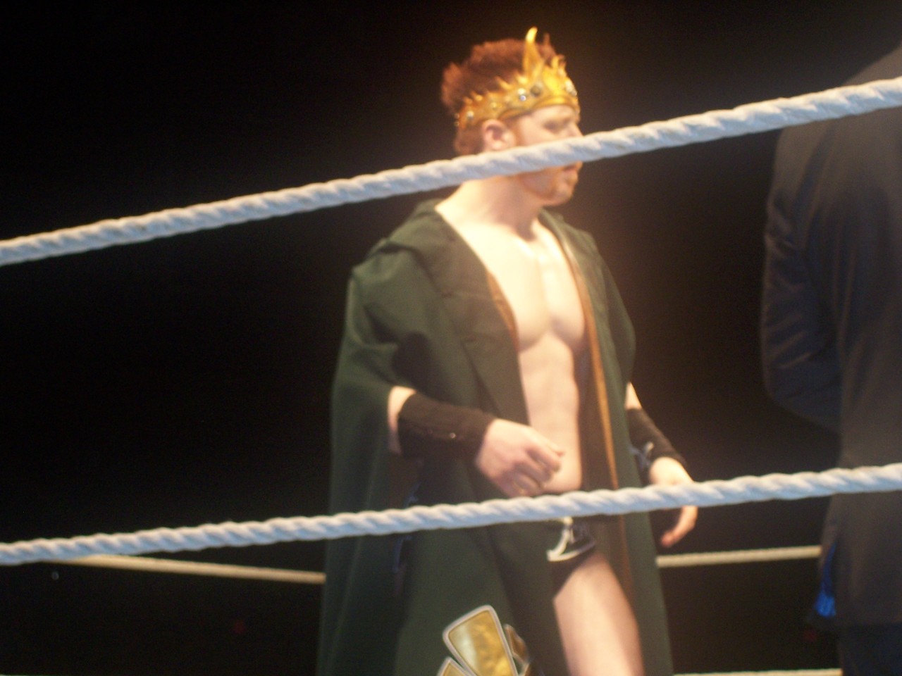 serenitywinchester:  King Sheamus vs John Morrison at a Raw live event in 2011. 
