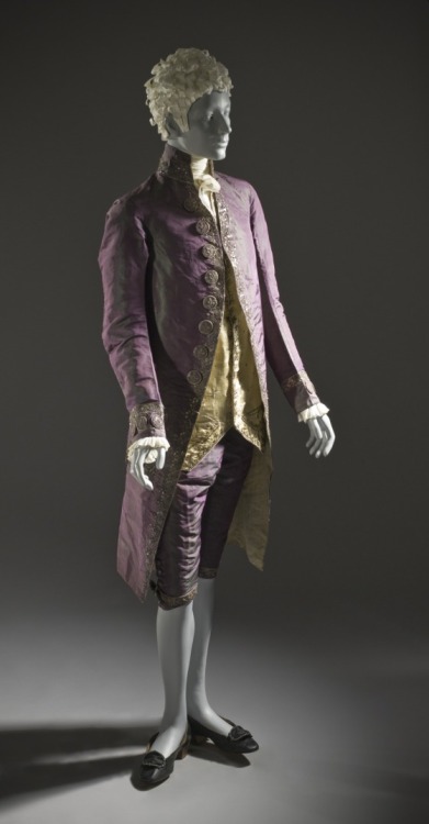 thegentlemanscloset:Three piece suit dating to 1790. French. Silk, taffeta. Purple with extensive me