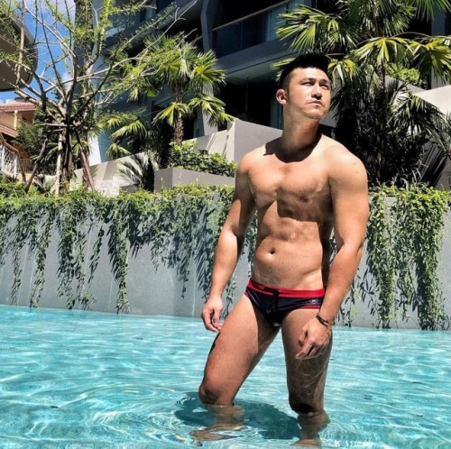 publicfungay1069: cloudzmaker: Hot Singaporean hunk! IG: edwin871126Reblog & follow me for more 