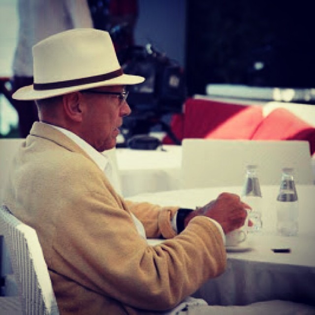 Andrei Konchalovsky si concede una pausa durante la #mostradelcinema di #venezia #redcarpet #venezia71 #acquasanbenedetto