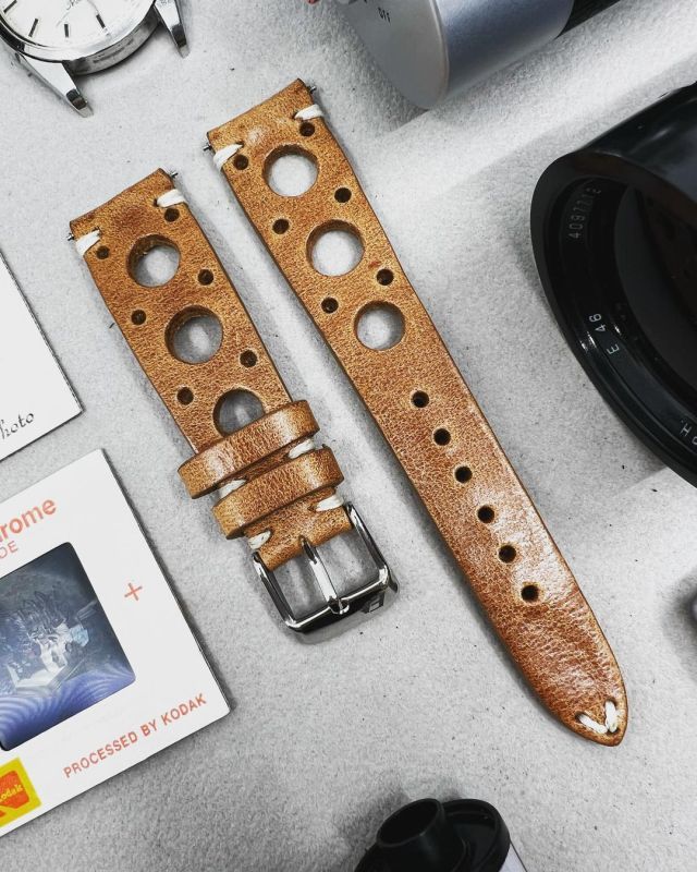 Running out of this light brown materials watch straps pretty soon…come and get one as this materials will discontinue once the materials is out. . . .  #leatherwatchstrap #leatherwatchband #watchatrap #watchband #gift #giftideas #giftsforhim #handmadegifts #anniversarygift #birthdaygift #brown #ralley #leather #handcrafted #leathercraft #handmade #wristwatchlover #wristaccessories #etsy #etsyshop #etsyseller #etsysellersofinstagram #etsyfinds #etsystore #etsyhandmade #手作 #職人 #皮革 #watch #watchcollector   (at Hong Kong) https://www.instagram.com/p/Cd8uSDHJjOK/?igshid=NGJjMDIxMWI= #leatherwatchstrap#leatherwatchband#watchatrap#watchband#gift#giftideas#giftsforhim#handmadegifts#anniversarygift#birthdaygift#brown#ralley#leather#handcrafted#leathercraft#handmade#wristwatchlover#wristaccessories#etsy#etsyshop#etsyseller#etsysellersofinstagram#etsyfinds#etsystore#etsyhandmade#手作#職人#皮革#watch#watchcollector