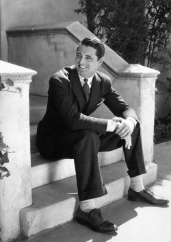 archiesleach:  Cary Grant, c. early 1930s